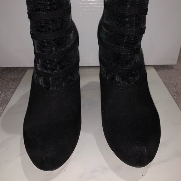 Guess Booties - Picture 3 of 6